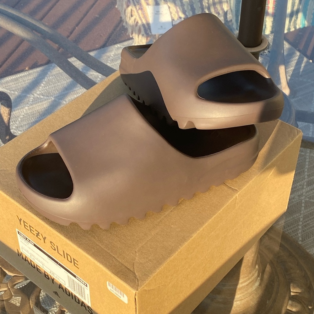 Yeezy Slide Soot size 5